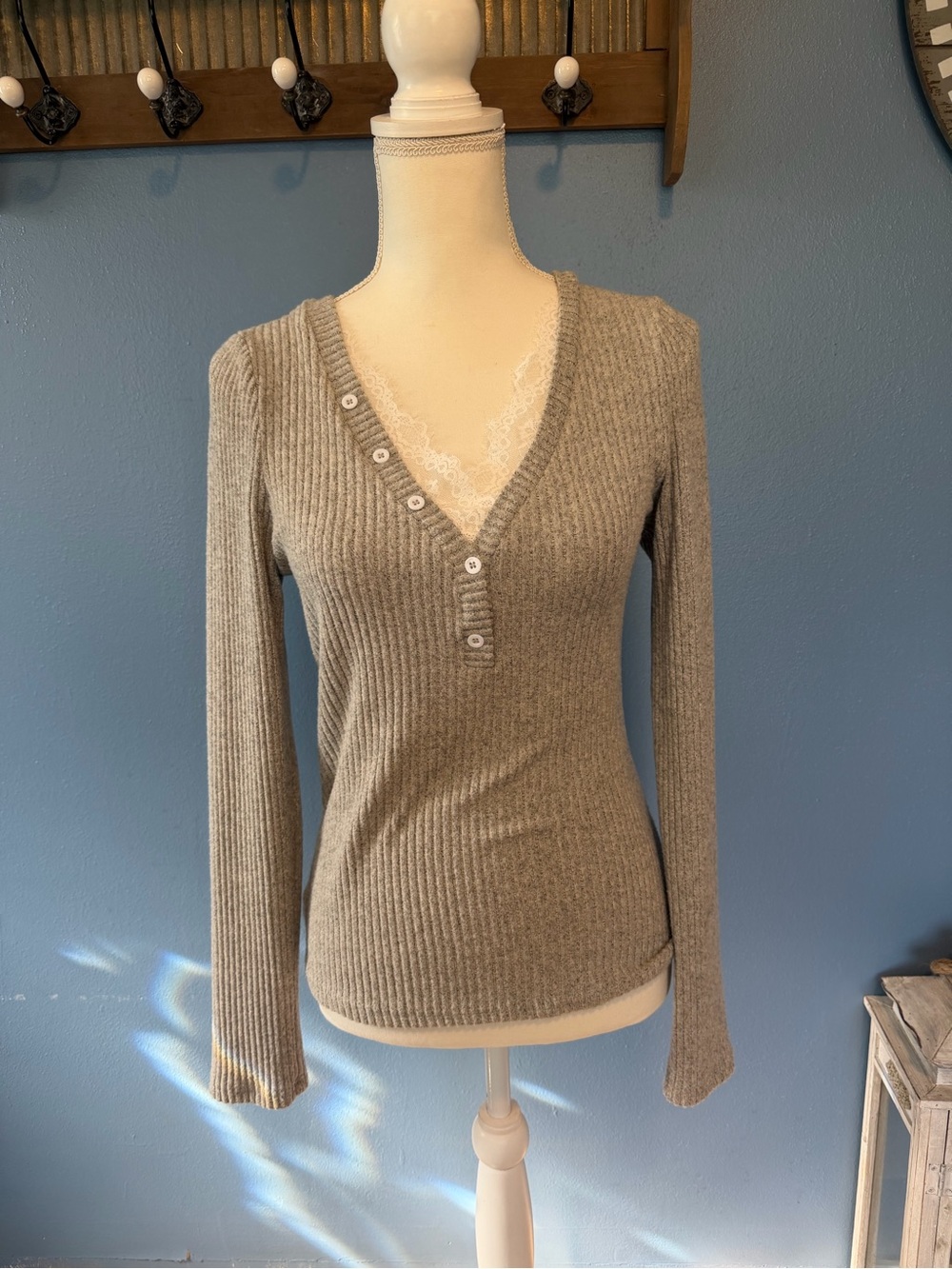 Women’s Ribbed V-Neck Long Sleeve Sweater - Gray